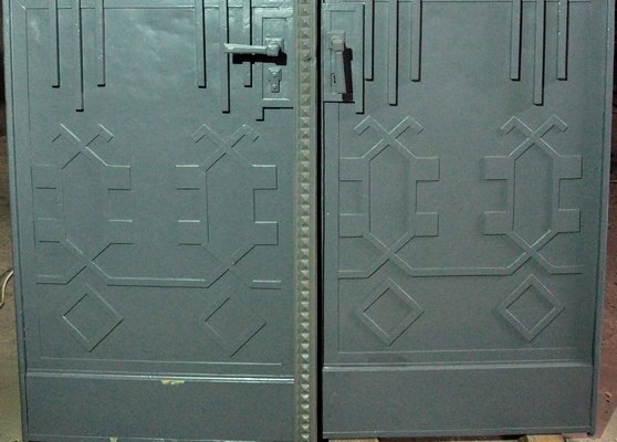 Zustand des unteren Türbereiches nach der Sanierung in der Werkstatt.